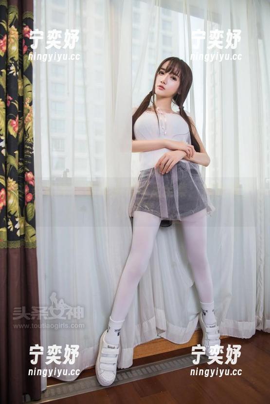 头条女神 - 看莫小希裸足全集：逃离鞋子的喧嚣