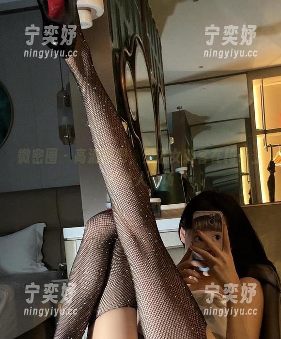 微密圈 - 高清图册，见证女刺客在椅子上的迷人气场