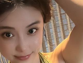 微密圈 – 你见过奶雯的黑皮裙吗？最新图包带你眼前一亮！