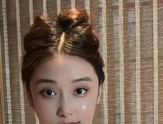 微密圈 – 奶雯的红色漏背裙原图，最新就该这样撩……