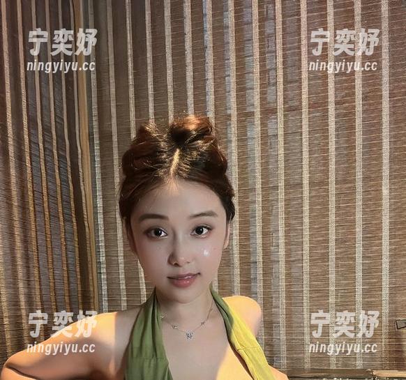奶雯 微密圈 - 奶雯的红色漏背裙原图,最新就该这样撩……
