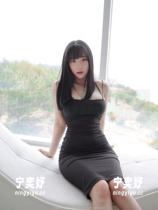 来看看姜仁卿(강인경)的毛衣，你以为她只是毛衣，实际上是在线的服装良心！