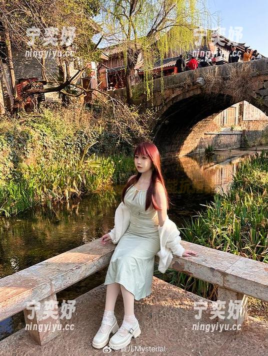 宝儿mysterial 看宝儿mysterial的短裙,原图就是一枚小炸弹,照片一出,谁能抗拒呢?