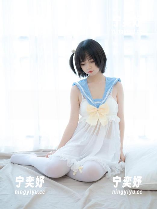 少女秩序 - 套图中的千澄，感觉像是剁掉了个角的白饼。