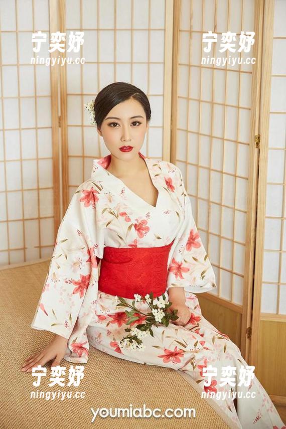 尤蜜荟-黄金宝儿 尤蜜荟 - 谁说风情学妹只能在校园出现?快来翻翻图册里的黄金宝儿,走路都带风!
