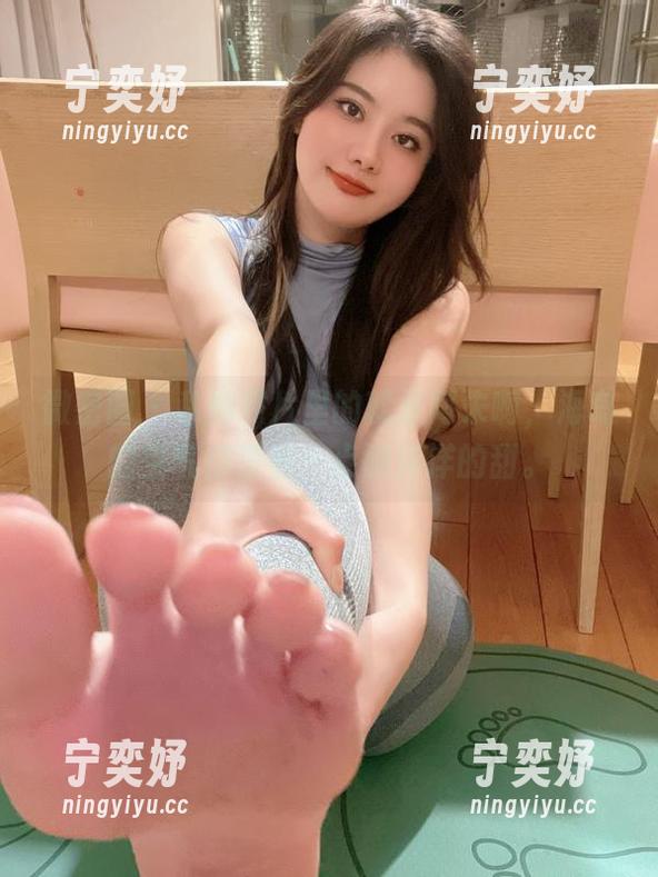 微密圈 - 私拍照片里的就是阿朱啊，海岛的空气都透着一点懒洋洋的甜。