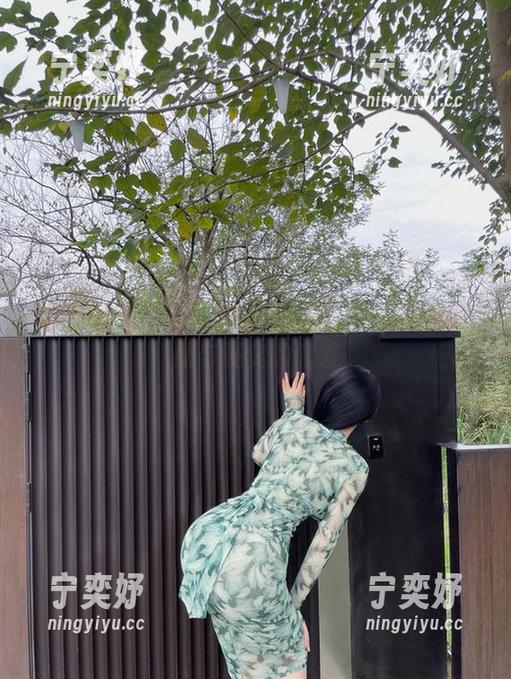 微密圈 - 一颗红色的桃：左公子666的作品与现实的偏差