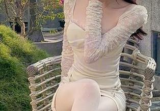 微密圈 – 私房写真大挑战：徐莉芝网袜穿搭，无敌抢眼操作！