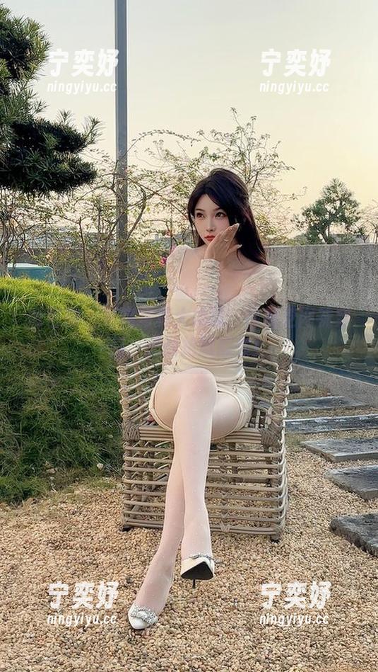 微密圈 - 私房写真大挑战：徐莉芝网袜穿搭，无敌抢眼操作！