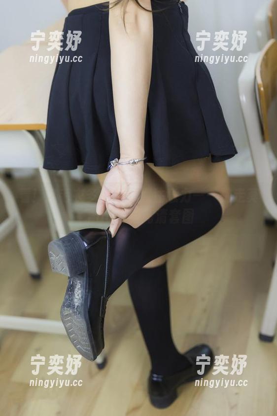 看！这毛衣多得分了点注意力——抱走莫子aa的新高清套图