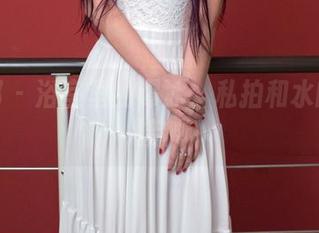 推女郎 – 浴室里的谭冰：私拍和水的亲密接触