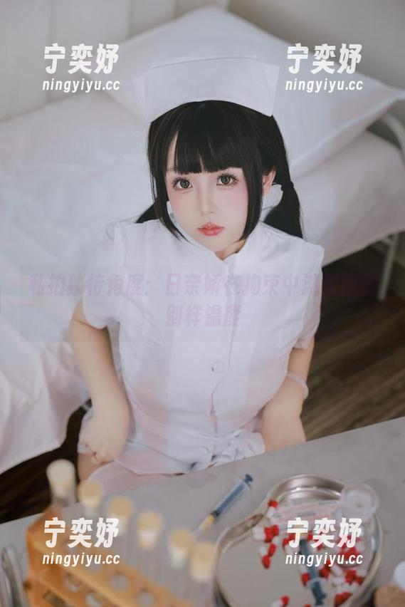私拍独特角度：日奈娇在拘束中流露出的别样温度