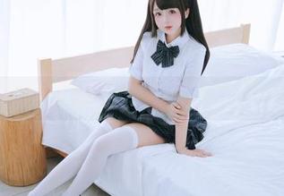 更新啦！又一个日奈娇的比基尼图包，禁不住想多看几眼。