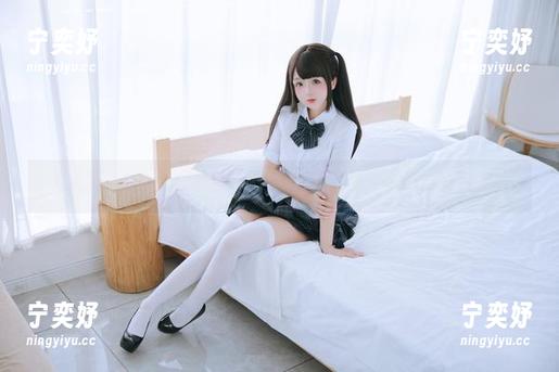 日奈娇 更新啦!又一个日奈娇的比基尼图包,禁不住想多看几眼。