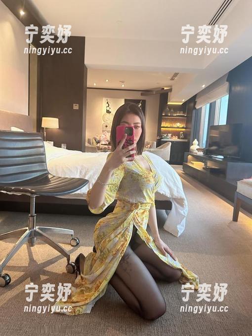 果儿Victoria 微密圈 - 其实好奇果儿Victoria的美脚有多美?下载这套图,你就懂了!