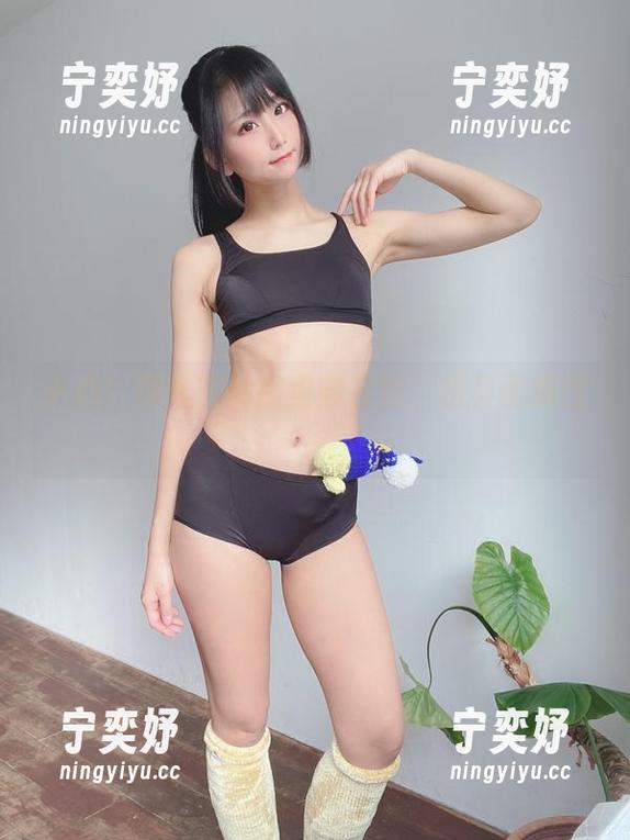 小心！柳丸在私房里穿白裙，极具诱惑性！