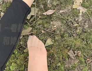 微密圈 – 看桃脱了的图集，我在想，清纯和她的神情其实是个悖论…