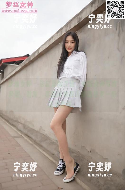 梦丝女神 - 浴缸里的灵唯，电喵女神写真套图，哈哈，真想问她能否给我也来一份洗澡教程。