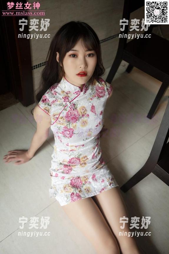 梦丝女神-米线 梦丝女神 - 下海捕鱼?不,是追寻米线的免费连裤袜套图之旅!