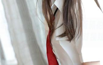 模范学院 – 被Ellie艾栗栗最新旅拍写真迷到，仿佛她在镜头外也和我对视致意。