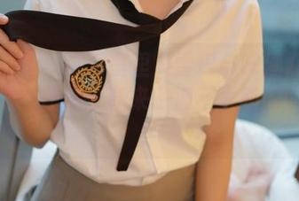 模范学院 – 在浴室里吴雪瑶与啤酒瓶的深情对话：图库分享来一波不太靠谱的欢乐！