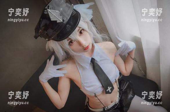 写真时刻：清颜颜子的女巫造型，我猜她是在酝酿不明的药水。