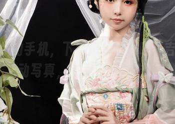 放下你的手机，下载爆机少女喵小吉的运动写真，来点视觉冲击。