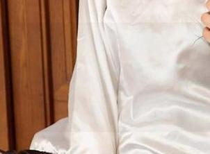 爱尤物 – 刘彬彬的全套肉丝，像是在辩论身体与想象的关系，捉摸不定又很耐人寻味。