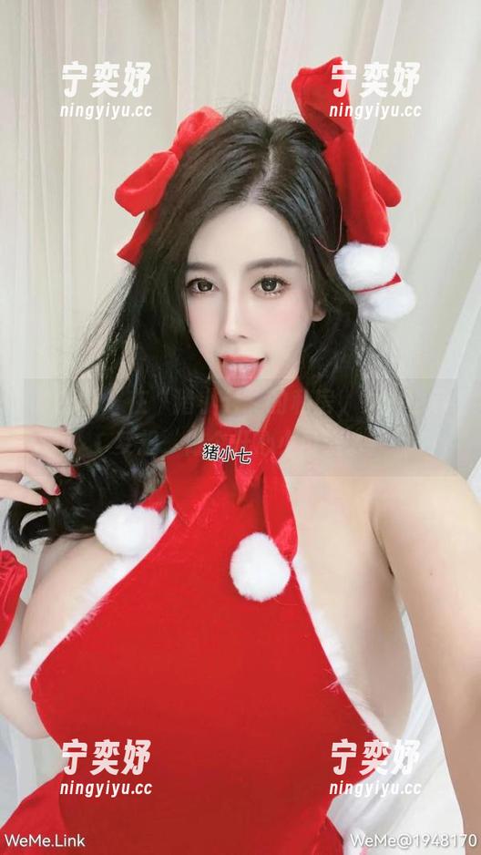 微密圈 - 在“猪小七”的私房，女仆也有梦想，做个开心小可爱。
