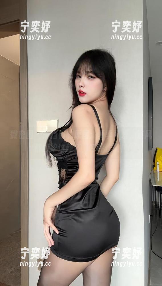 琳铛铛 微密圈 - 琳铛铛的原图:夏季可爱,连风都嫉妒这颜值,呼呼作响!