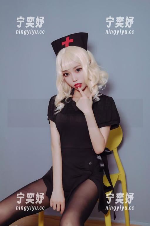 这些美图好适合万圣节，白易子教主的魔女造型下载了吗？
