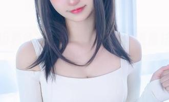 神乐坂真冬写真：小恶魔的壁纸魔法，让人心驰神往