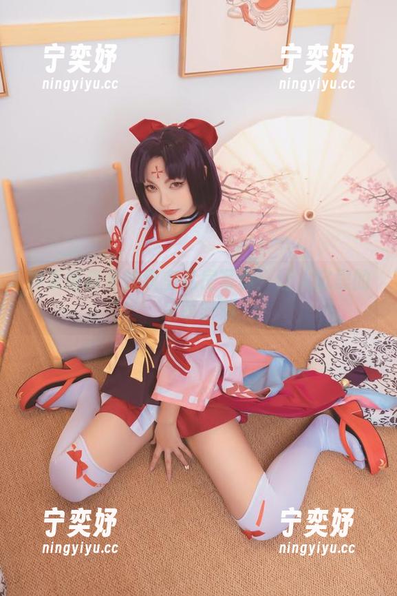 神乐坂真冬 神乐坂真冬的教室私房写真:让人沉思的呆萌时刻