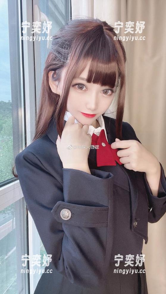 神探火狸狸 神探火狸狸大驾光临,明日方舟的红霞在图片里翻滚,等我来解读。