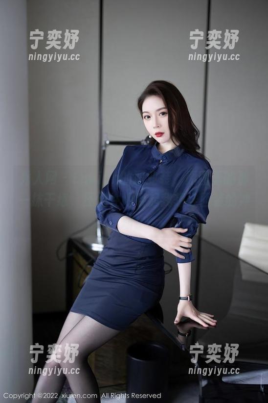 秀人网-luvian本能 秀人网 - Luvian的职业装,原图里的那一抹干练,压倒性地唤起我想穿西装的冲动!