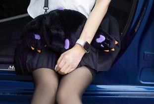 秀人网 – 当热奶瓶遇上冰女仆：这是超高清照片都无能为力的复杂