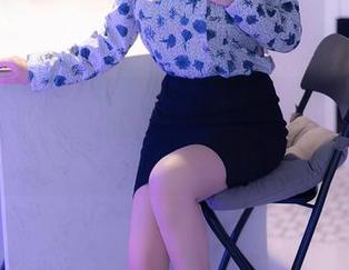秀人网 – 小夕Kitty的泳装，似乎能把夏天都装进网盘里，一起下载去海边？