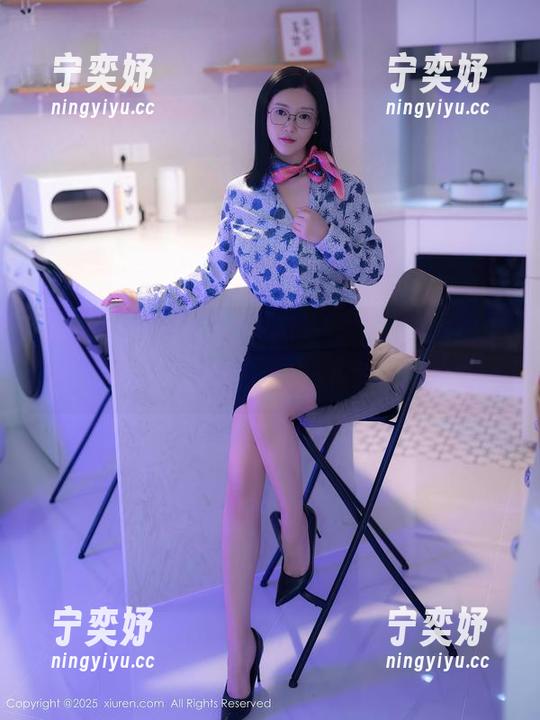 秀人网-小夕Kitty 秀人网 - 小夕Kitty的泳装,似乎能把夏天都装进网盘里,一起下载去海边?