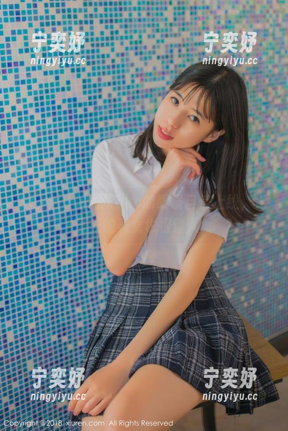秀人网 - 小樱koko的眼镜自信上线，无圣光的美女也很迷人！