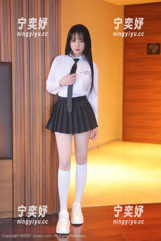 秀人网-少女心雪雪 秀人网 - 私拍中的短裙,少女心雪雪就像那抹年轻的色彩动静皆美