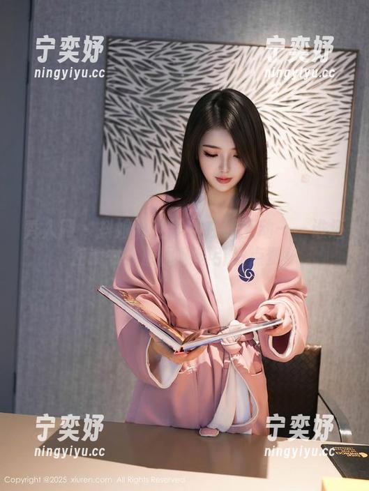 秀人网 - 抖娘利世学姐在线互动——谁还在读书？原图频频引发点赞！