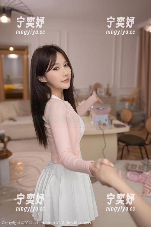 秀人网-柒喜小baby 秀人网 - 柒喜小baby和她的黑白美图:我的摄影师选了反光镜吗?