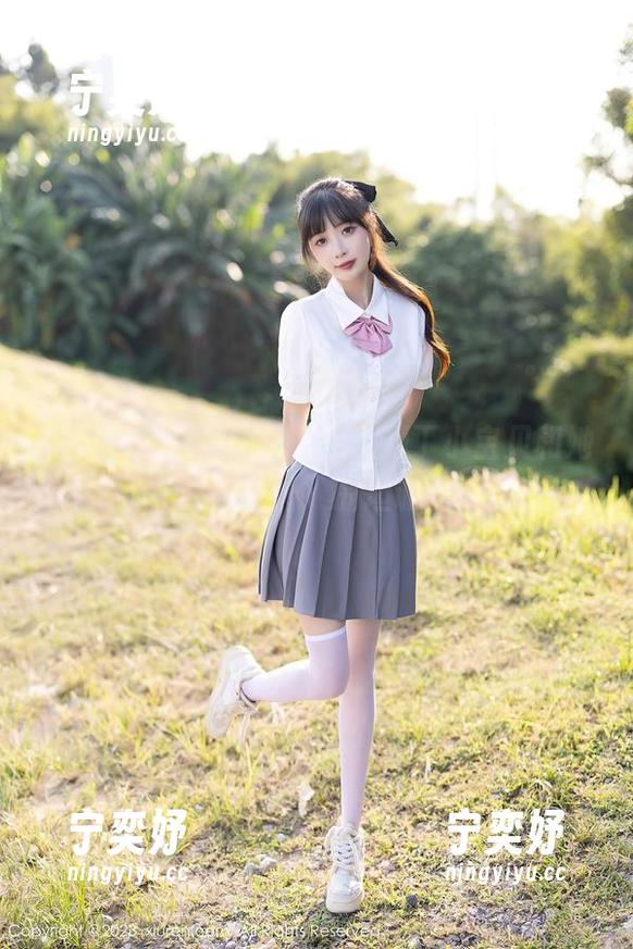 秀人网-王俪丁小宝贝 秀人网 - 这美图里,是王俪丁小宝贝和她那“长腿伙计”的坦诚对话。