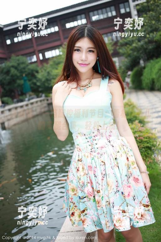 美媛馆-杨晓青儿 美媛馆 - 一档腿控福利节目:看杨晓青儿的美腿合集,轻松上瘾!