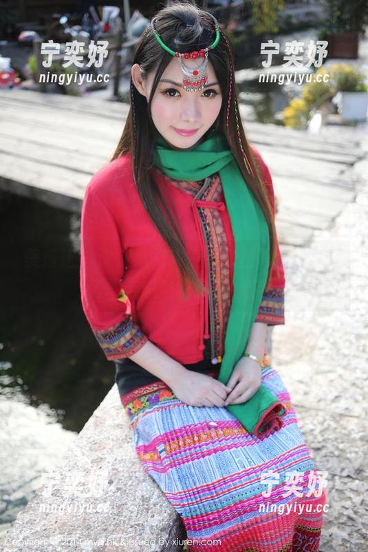 美媛馆 - 沈佳熹又来一波校园写真更新，艺术与尴尬的完美结合。