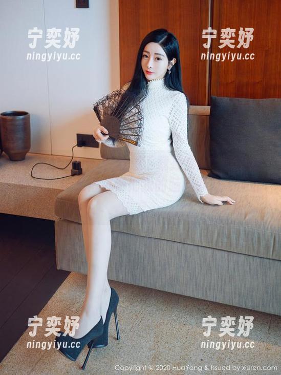 花漾show - 突然想下载孙梦瑶V的黑色照片，但又怕它们把我的脑洞引向奇怪的地方。