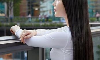 蜜桃社 – Rola学姐：脱离圣光的图包人生，燃情呈现一切！