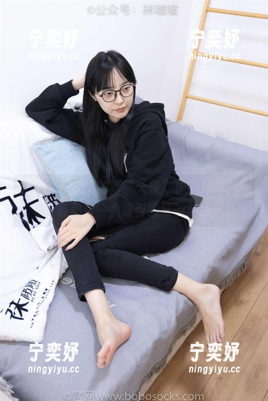 袜啵啵 - 熊熊的新“天使”作品分享，似乎有那么一点吸引眼球的意思？