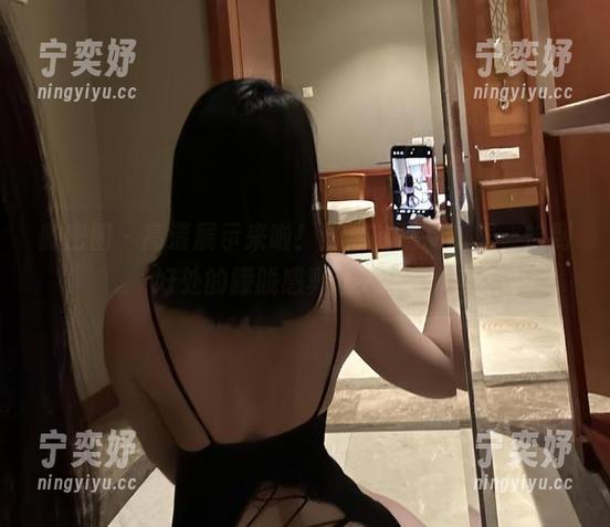 詹詹 微密圈 - 高清展示来啦!詹詹的精品制服,恰到好处的朦胧感真让人琢磨。