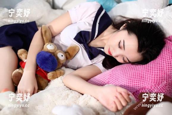 轰趴猫-温心怡 轰趴猫 - 温心怡的灰丝,美图里的轻柔,时不时让我想转个身,难道套图也暗藏玄机?